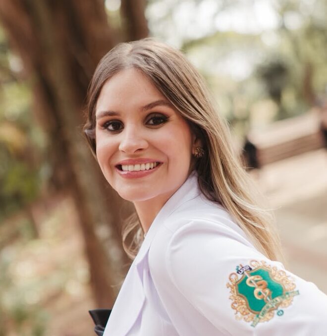 Dra. Isabela Natalia dos Anjos